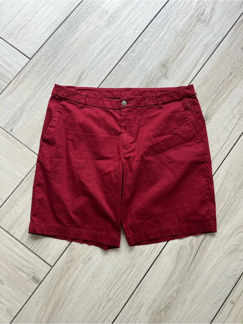 Men's Classic Lululemon 9in Inseam Red Shorts Size 36